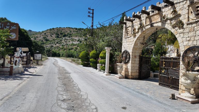 المنتزهات في محمية وادي الحجير الطبيعية خالية من روّادها بسبب وضع المحمية الصعب (نيوز عربي) 2