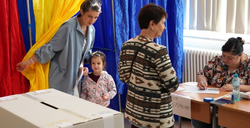 انتخابات رئاسية في رومانيا قد توسع خلافات الاتحاد الأوروبي