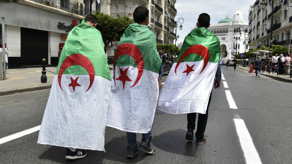الجزائر تتحفظ على صفة "الاقتراض" رغم تعاون بـ3 ملايير دولار.. وخبير يقارن العوائد التنموية بالمغرب - العمق المغربي