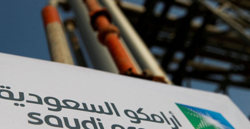 رويترز: أرامكو السعودية تدرس بيع أصول لتوفير السيولة