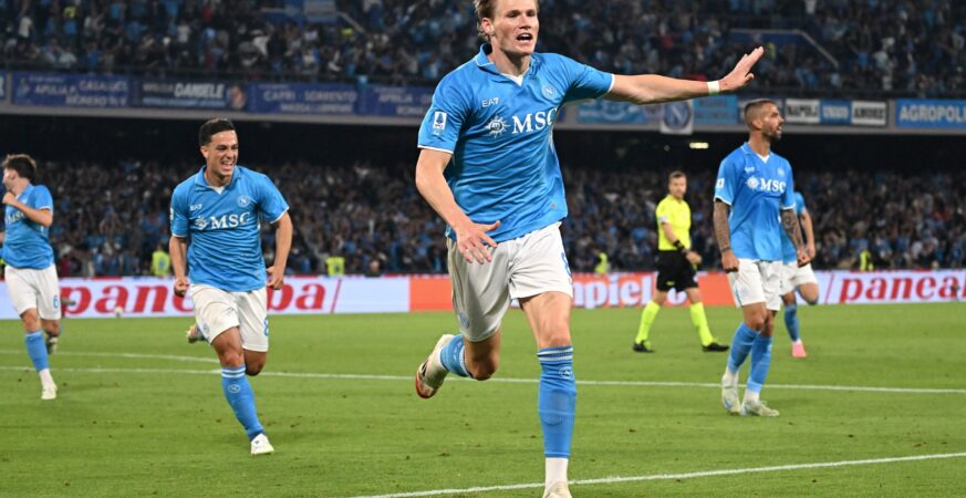 نابولي يتوج بلقب الدوري الإيطالي للمرة الرابعة في تاريخه