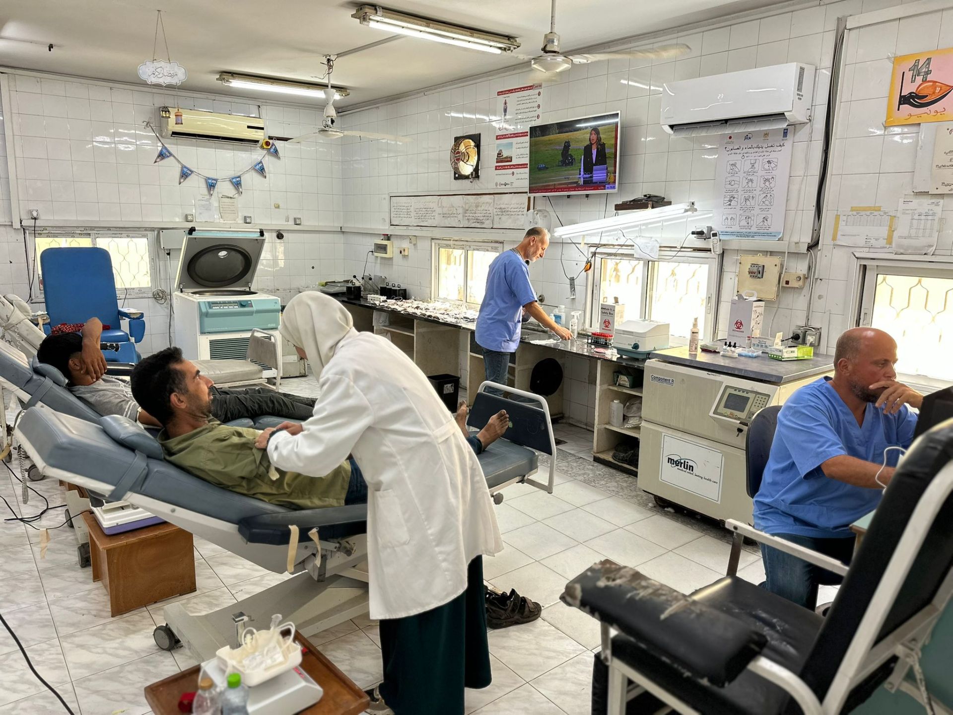 هكذا يجسّد أطباء وممرضو غزة صور التضحية والإيثار