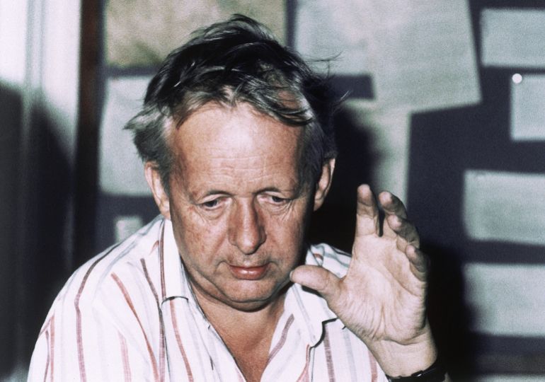 David Hirst, reporter of 'The Guardian' in London, speaks after his escape from kidnappers in Beirut, Lebanon in 1986. (AP Photo)