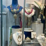 بطلة مسرحية «هالة حبيبتي» تكشف كواليس العمل مع فؤاد المهندس: «كان بيجيب لينا حاجات حلوة يوميًا»