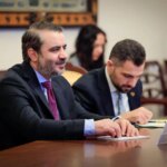 الرئيس الإيراني يندد بعودة العقوبات الدولية ويرفع شعار “الصمود” | أخبار