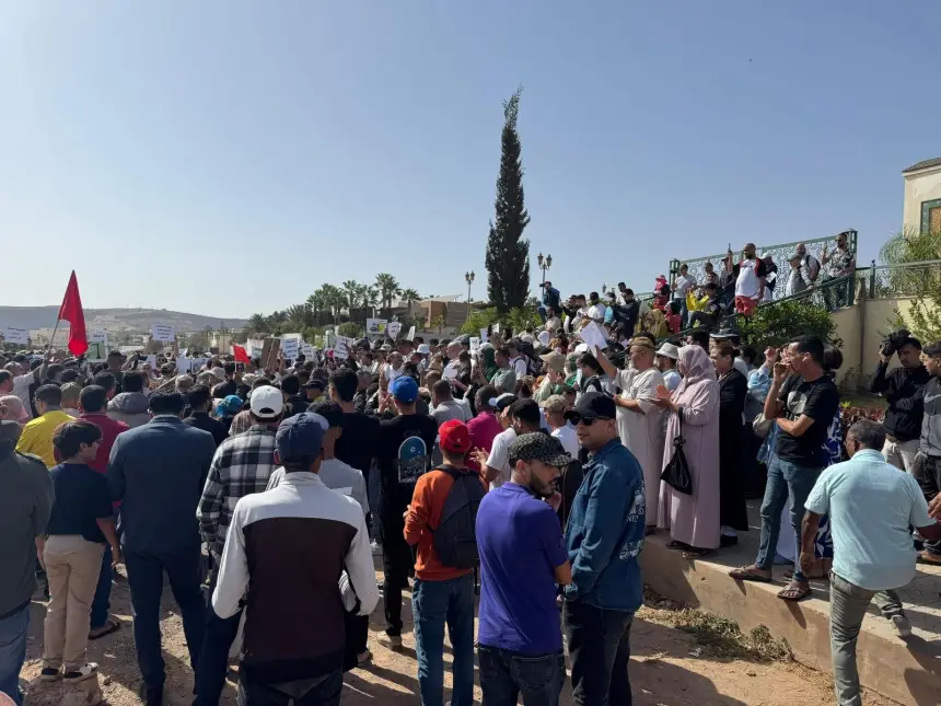 العدل والإحسان تؤجج الاحتجاجات أمام المستشفى الجهوي الحسن الثاني بأكادير