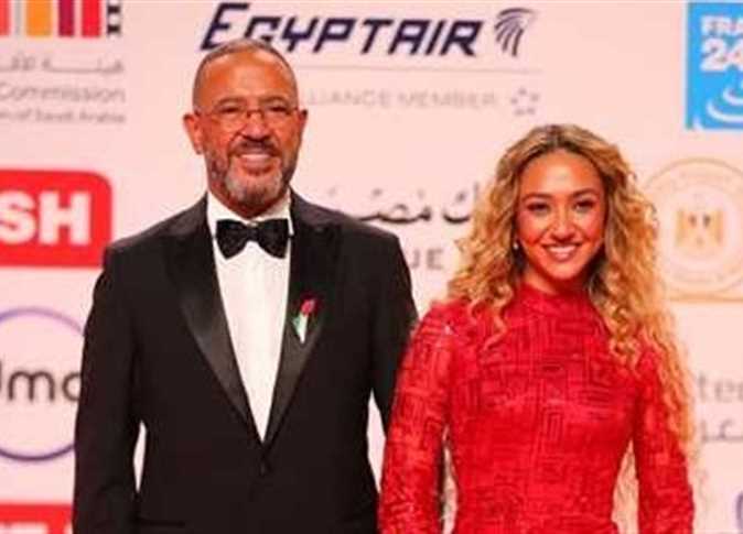 زينة أشرف عبدالباقي ووالدها - صورة أرشيفية