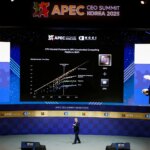 بناها عرفات في 1994.. سكان مدينة الزهراء يبكون بيوتهم وذكرياتهم