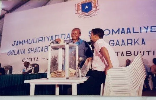 أول تجربة عبر صناديق الاقتراع واسكت البنادق في الصومال