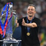 بأمر خادم الحرمين… تقليد السفير الإماراتي السابق وشاح المؤسس من الطبقة الثانية